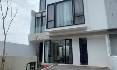 Rumah Dian Istana Wiyung Surabaya New Gress