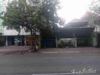 Rumah hitung tanah di Jl. Raya Manyar Surabaya