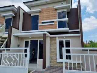 dijual cepat rumah bagus siap huni   di bukit kismadani Sidoarjo kota