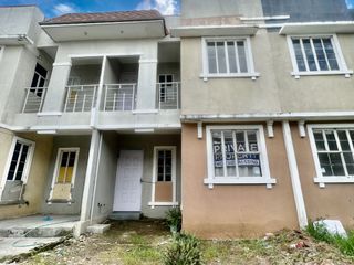 FORECLOSED PROPERTY  KENSINGTON DIANA TOWNHOUSE