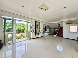 5 Bedroom House with Pool for Rent in Maria Luisa