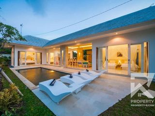 Villa 3 Kamar Tidur Modern dengan Pemandangan Sawah di Ubud Bali untuk Dijual Leasehold