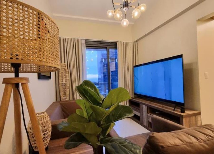 UPTOWN RITZ BGC CONDO FOR SALE WITH 2 PARKINGS | Lamudi.com.ph