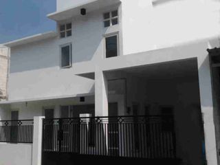 Dijual rumah De alamuda wiyung surabaya
