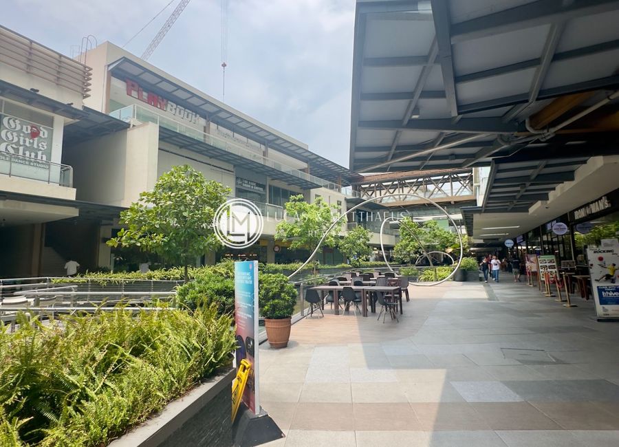 Corner 1BR w/ balcony in Callisto T1 Circuit Makati by Alveo Ayala Land ...