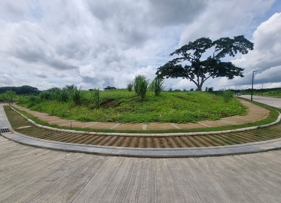 Nuvali Boulevard, Canlubang, Calamba, Laguna