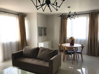 FOR SALE STYLISH EXECUTIVE 2-BEDROOM UNIT WITH PARKING/CALYX RESIDENCES