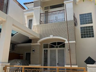 Rumah di Sewakan di Kebonsari Regency Baru Renovasi Dekat POLDA Jatim