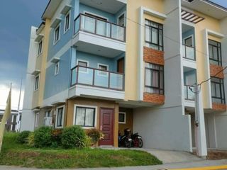 Three Storey TownHouses For Sale In The Villas at Highlands Dasmarinas Cavite