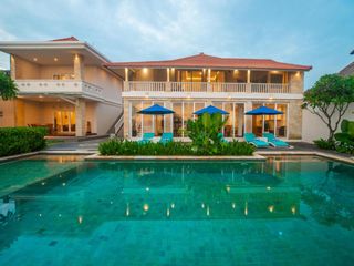 Beachfront 4 Bedroom Villa with Ocean View in Ketewel Bali for Sale Leasehold