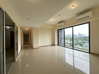 The ALBANY YORKSHIRE Tower 2RB with MAID'S ROOM near FORBES PARK & BGC-Mckinley West  RENT TO OWN "FOR AS LOW As 117K Monthly"  FREE PARKING