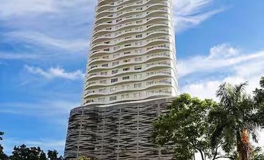 【For SALE】Calyx Residences 26th floor Corner 3BR with a parking slot and balcony