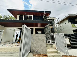 Pre-selling 2 Storey House with Basement for Sale in Woodsgate Square, Camp 7