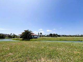 For Sale: 449 SQM Lot in Laguna at South Lake Village at Eton City