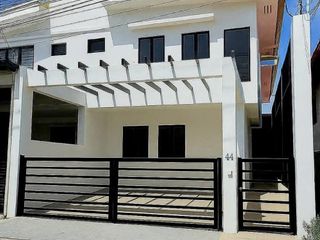 Stylishly Renovated Duplex Residence in Prestigious BF Homes, Parañaque