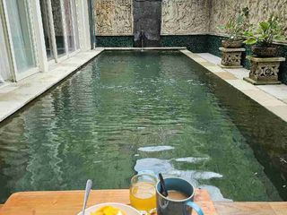 villa strategis penghasil cuan Banjar semer Kerobokan bali
