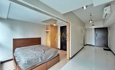 For Sale: Semi-furnished 1 Bedroom in Uptown Parksuites BGC Taguig City