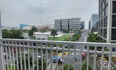1BR UNIT WITH BALCONY FOR SALE IN SHORE RESIDENCES
