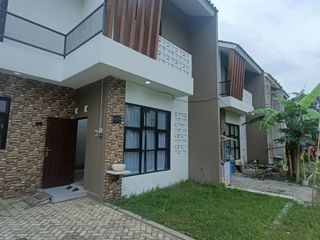 RUMAH LANTAI 2 BERKONSEP VILA HANYA 2 JTAN