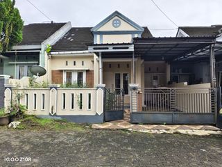 Disewakan Rumah Murah 1,5 Lantai Ada 3 Kamar Dekat Stasiun