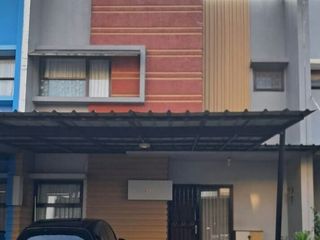 Jual rumah 2 lantai, strategis dekat pintu Tol  Pamulang dan tidak banjir, Cluster Greenwoods Pamulang, Tangerang Selatan, nego langsung dgn owner