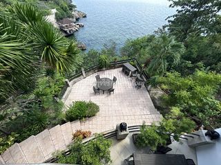Overlooking 2BR Seaview Villa 3000sqm Guest House Beach Resort Tabogon