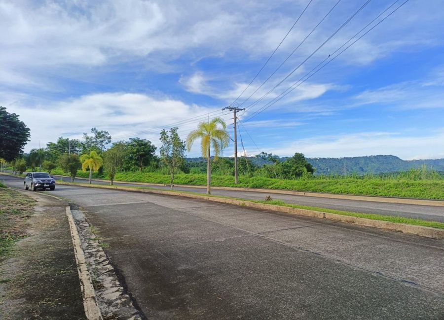 Paseo de Enrile, Splendido Taal Residential Golf & Country Club, Laurel, Batangas image 2