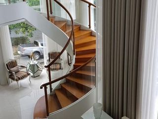 For Sale: 6-Bedroom 6BR House and Lot in Quezon at White Plains Subdivision
