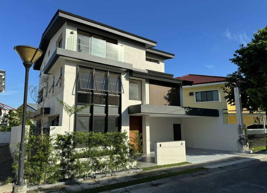 LIIP Avenue, Laguna International Industrial Park, Mamplasan, Biñan, Laguna