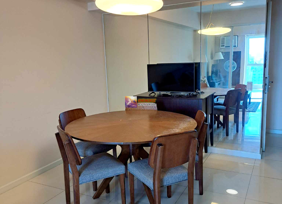 For SALE/LEASE 1-Bedroom plus Den Condo Unit in Senta Condominium at ...