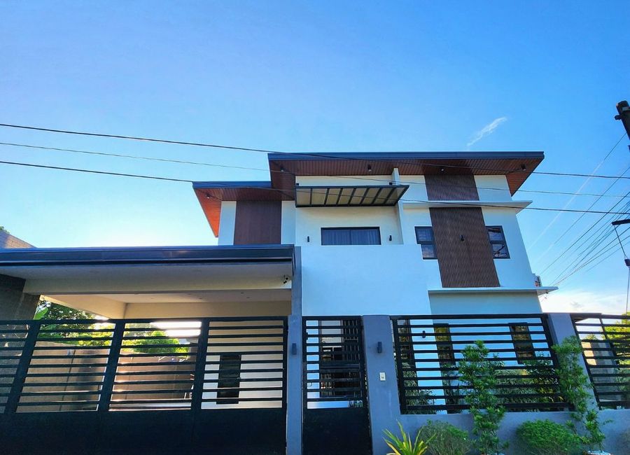 RUSH SALE! CORNER 2-STOREY MODERN HOUSE AND LOT FOR SALE NEAR MABALACAT ...