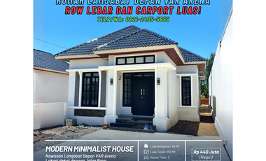 Dijual Rumah Murah di Lamjabat Depan VAR Arena - Row Lebar dan Carport Luas!