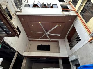 LAS PINAS COMMERCIAL BUILDING
