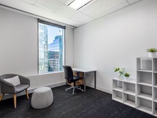 Ruang kantor pribadi berlayanan lengkap untuk Anda dan tim di HQ Lippo Thamrin
