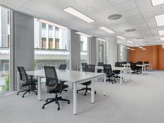 Ruang kantor terbuka dengan layanan lengkap untuk Anda dan tim di HQ Lippo Thamrin
