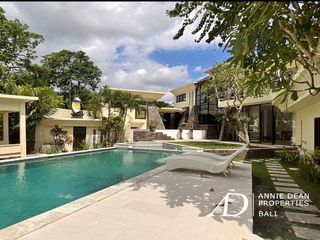 REEHOLD | PRIVATE TROPICAL ESTATE WITH RICE FIELD VIEWS - PERERENAN