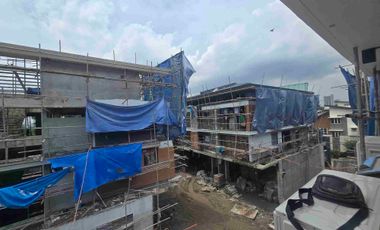 Luxury Detached house and lot with 6 parking new Manila QC