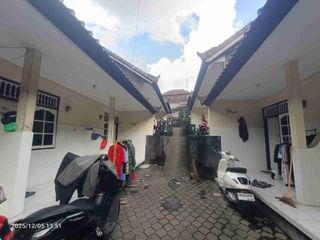 Kost 17 Kamar Tanah 5 are di Ahmad Yani Utara Denpasar Bali