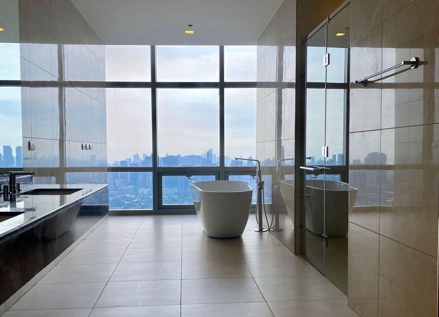 For Sale The Suites 4BR Skylight Villa Bi level BGC Taguig City ...