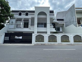 Dijual Rumah Dengan 6 Kamar Tidur Style Simple Classic Area Denpasar