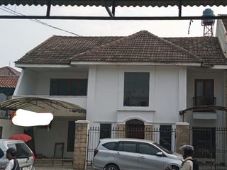 DISEWAKAN RUMAH 2 LANTAI LUAS 163 m² PAMULANG TANGSEL