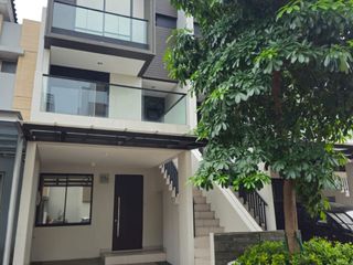 DISEWAKAN 3 LANTAI RUMAH GOLFISLAND 3 KAMAR 4 AC