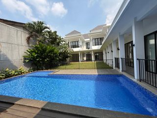 5 Bedroom Modern & Beautiful House, spacious garden in Cipete