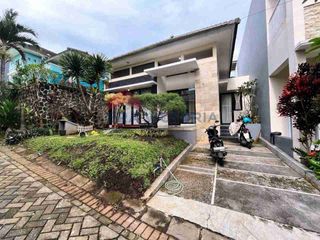 Rumah villa ada kolam renang disewakan di Batu Malang