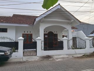 DISEWAKAN RUMAH 4 KAMAR, DEKAT RS JIH dan UMP PURWOKERTO