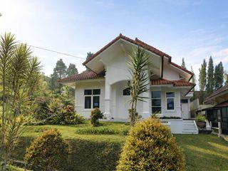 Villa Nyaman Siap Huni Lokasi Strategis di Lotus Puncak