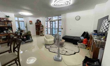 West gallery place 2br with parking for rush sale