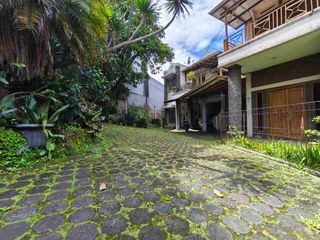 rumah 2lantai lokasi bagus di cisitu dago bandung