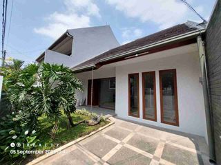 rumah 1.5lantai sangat terawat dekat tubagusismail cigadung dago bandung