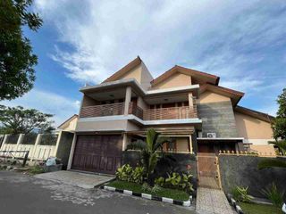 rumah hoek 2lantai bangunan Lux di setra dago antapani bandung